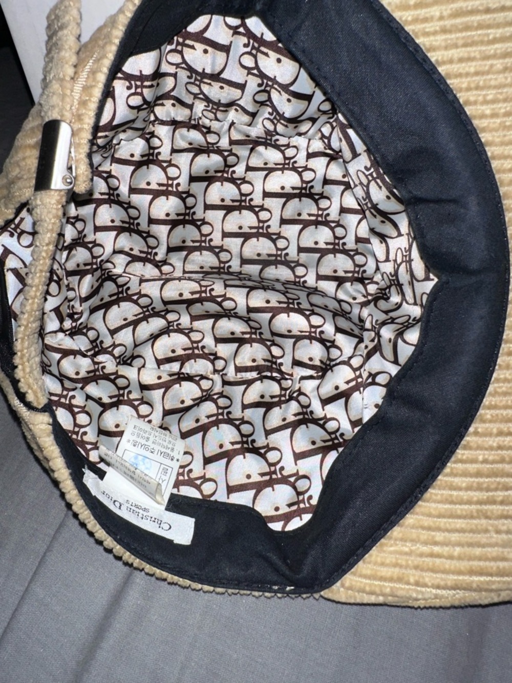 Dior Beige Corduroy Hat with Signature Monogram Lining - Picture 4 of 4
